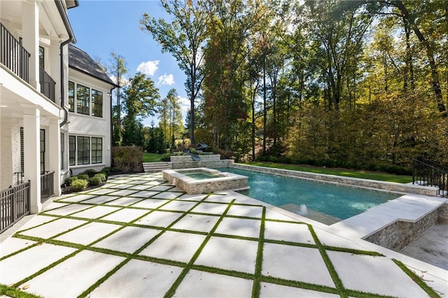 view of pool with an in ground hot tub and a patio area