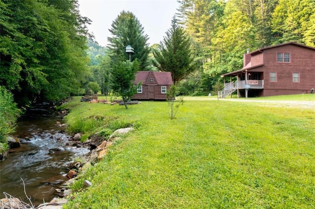 view of yard featuring a wooded view