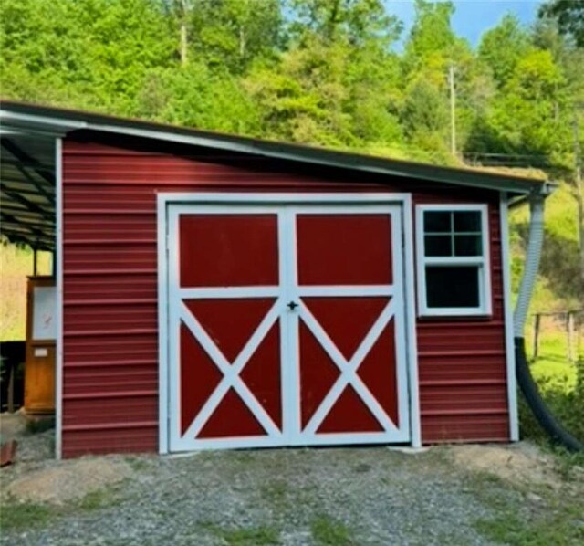 view of outdoor structure featuring an outdoor structure