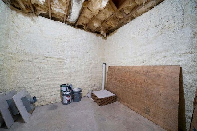 1460 Bakers Bridge Rd, Douglasville, GA 30134 - view of below grade area