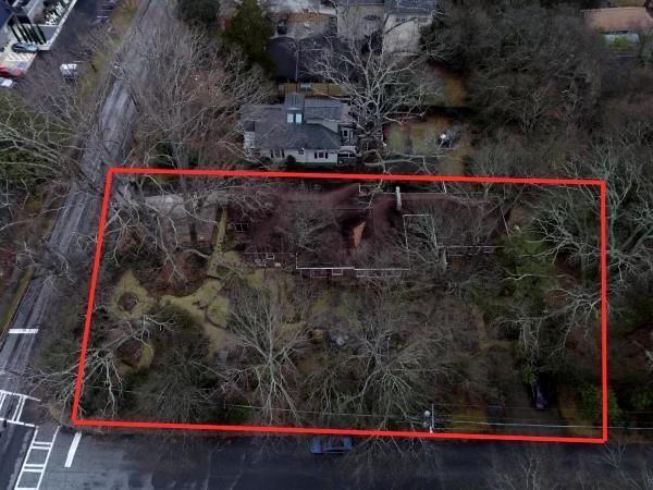 698 Bellemeade Ave NW, Atlanta, GA 30318 - aerial map of property and surrounding area featuring property parcel outlined