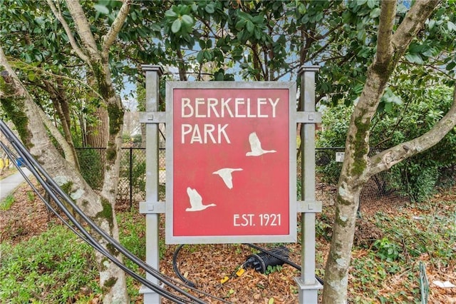 698 Bellemeade Ave NW, Atlanta, GA 30318 - view of community sign
