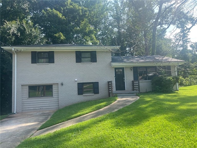 1870 Glen Echo Dr, Decatur, GA 30032 - view of front of home with a front lawn