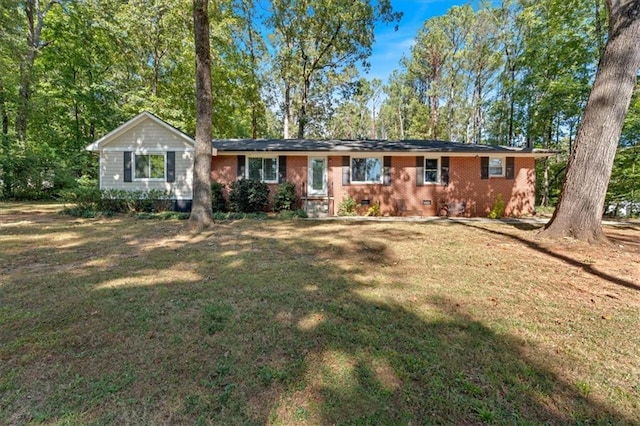 single story home with a front lawn