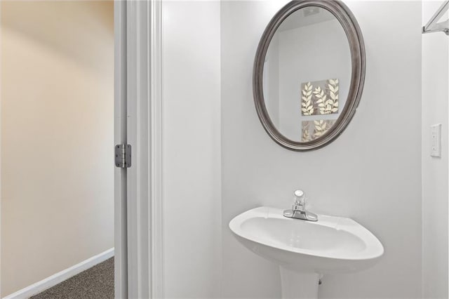 bathroom featuring sink