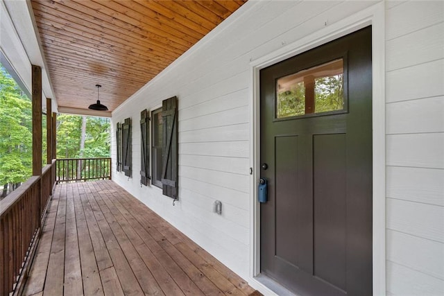 entrance to property with covered porch