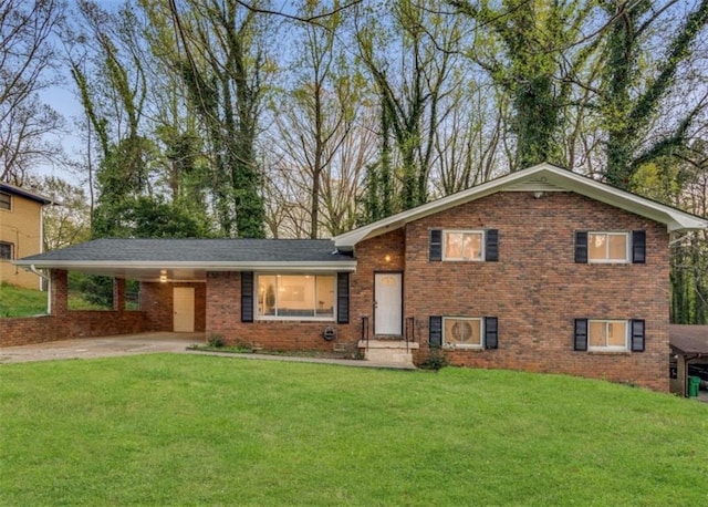 split level home featuring ac unit, a front lawn, and a carport