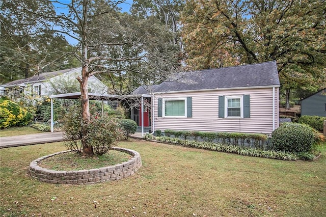 view of front of house with a front yard