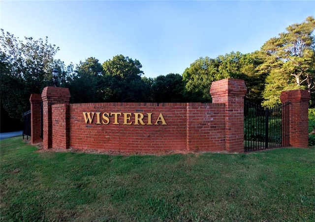 community / neighborhood sign with a lawn