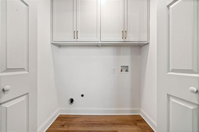 washroom with wood finished floors, hookup for a washing machine, electric dryer hookup, and baseboards