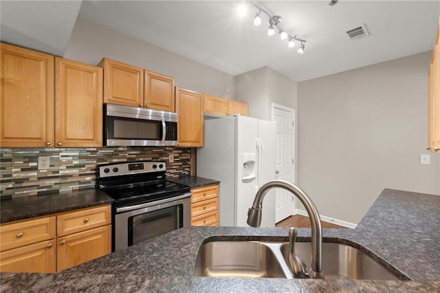 426 Pembrooke Cir Unit 426, Alpharetta, GA 30004 - kitchen with appliances with stainless steel finishes, a sink, tasteful backsplash, dark stone countertops, and light brown cabinetry