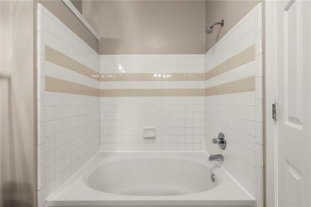 426 Pembrooke Cir Unit 426, Alpharetta, GA 30004 - bathroom with shower / washtub combination