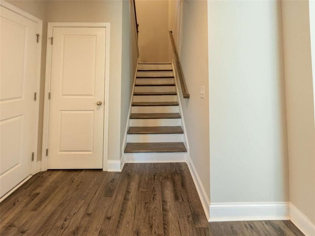360 Hayden Cir, Woodstock, GA 30189 - stairway featuring wood finished floors and baseboards