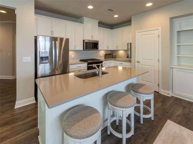360 Hayden Cir, Woodstock, GA 30189 - kitchen featuring stainless steel appliances, white cabinets, baseboards, a kitchen bar, and recessed lighting
