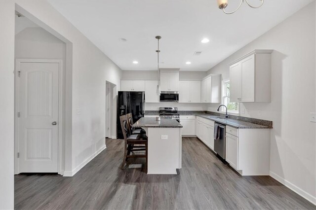 822 Pine Way, Dallas, GA 30157 - kitchen featuring a kitchen bar, stainless steel appliances, a kitchen island, a sink, and white cabinets