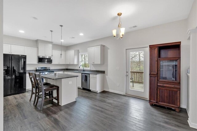 822 Pine Way, Dallas, GA 30157 - kitchen with visible vents, a chandelier, stainless steel appliances, a kitchen island, and a sink