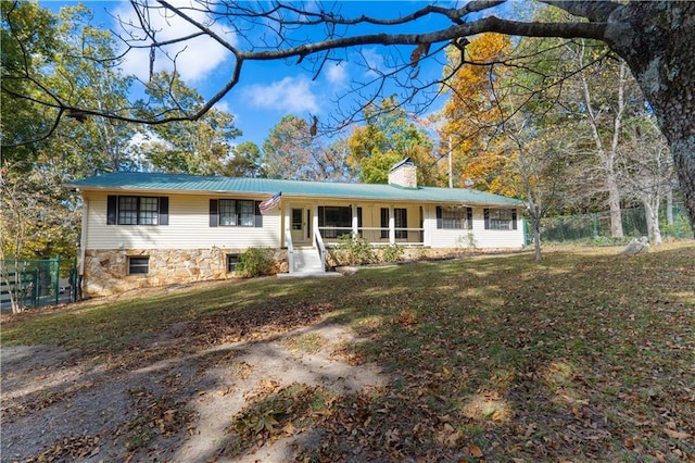 view of front of property with a front lawn