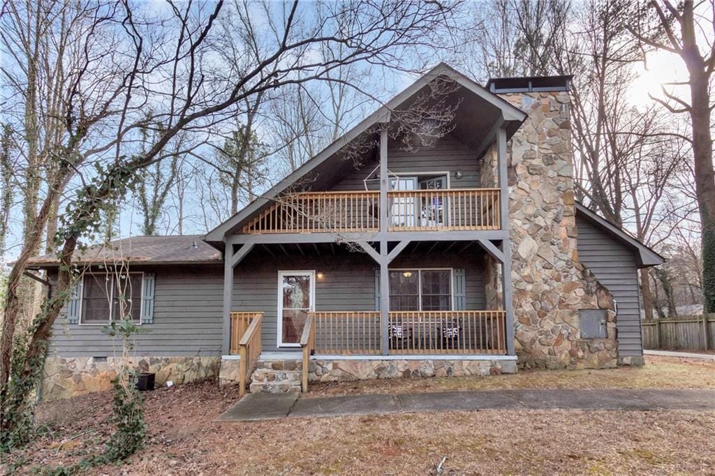 view of front of home featuring a balcony