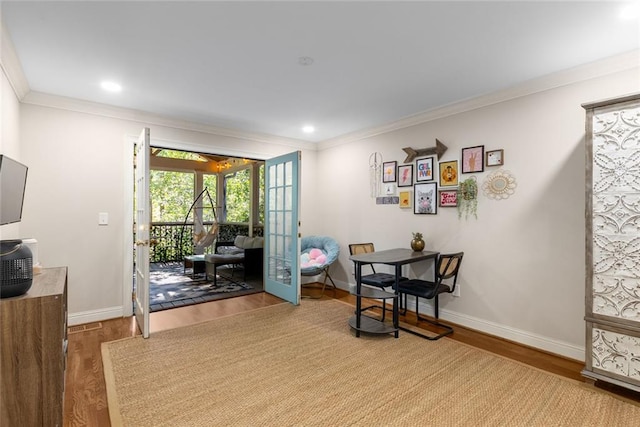 dining space featuring ornamental molding, baseboards, wood finished floors, and recessed lighting