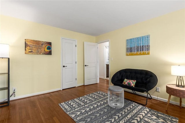 sitting room with wood finished floors and baseboards