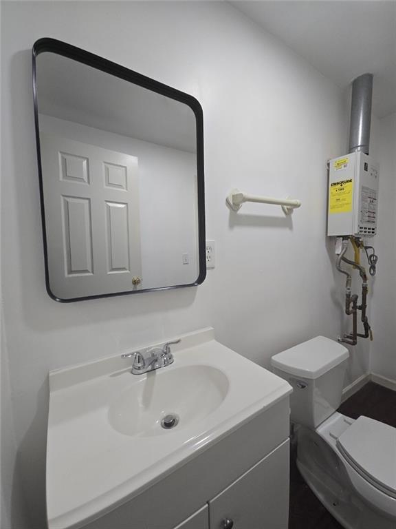 2821 NE Meadowlark Trl, Duluth, GA 30096 - half bathroom with vanity and toilet