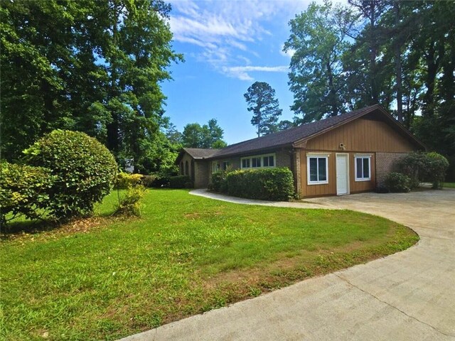 2821 NE Meadowlark Trl, Duluth, GA 30096 - ranch-style home with a front yard and concrete driveway