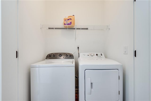 laundry room with laundry area and washing machine and dryer