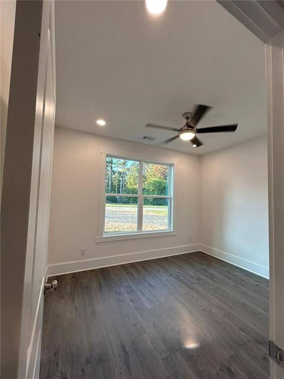 empty room featuring dark hardwood / wood-style floors and ceiling fan