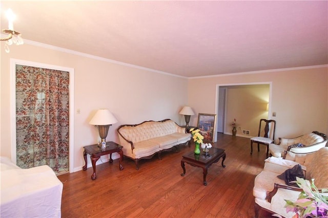 living area featuring baseboards, wood finished floors, and ornamental molding