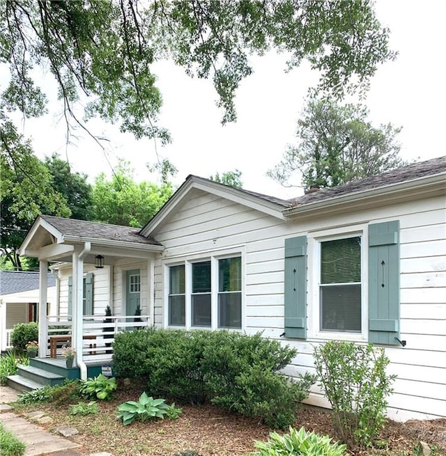 3604 Orchard Cir, Decatur, GA 30032 - ranch-style house featuring a porch