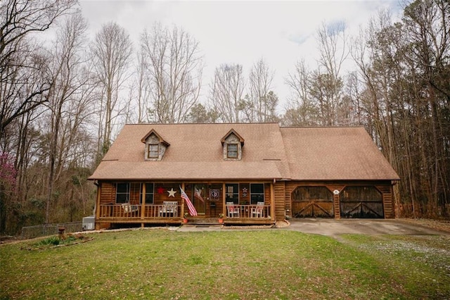 view of front facade featuring a porch, concrete driveway, and a front yard