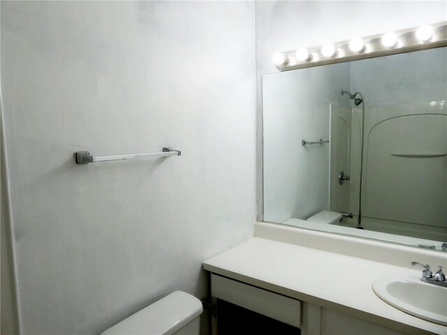 5586 Kingsport Dr, Atlanta, GA 30342 - full bathroom featuring vanity, toilet, and  shower combination