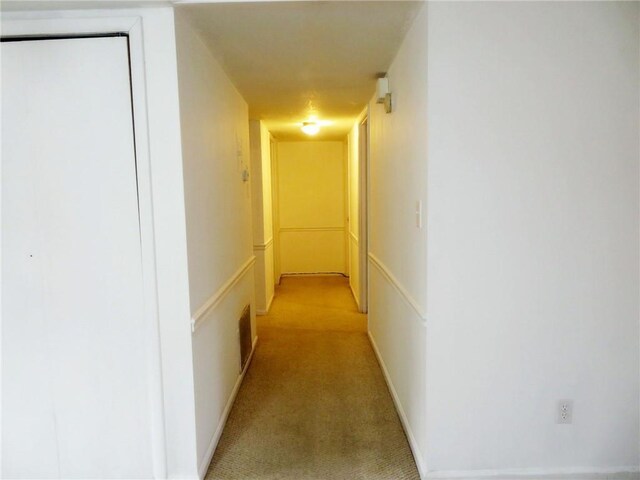 5586 Kingsport Dr, Atlanta, GA 30342 - hallway with light carpet