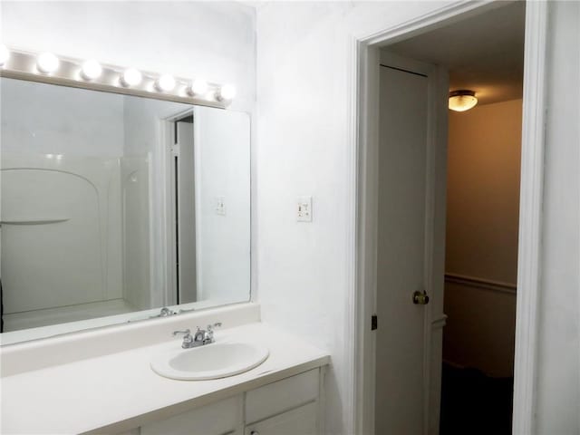 5586 Kingsport Dr, Atlanta, GA 30342 - bathroom with vanity