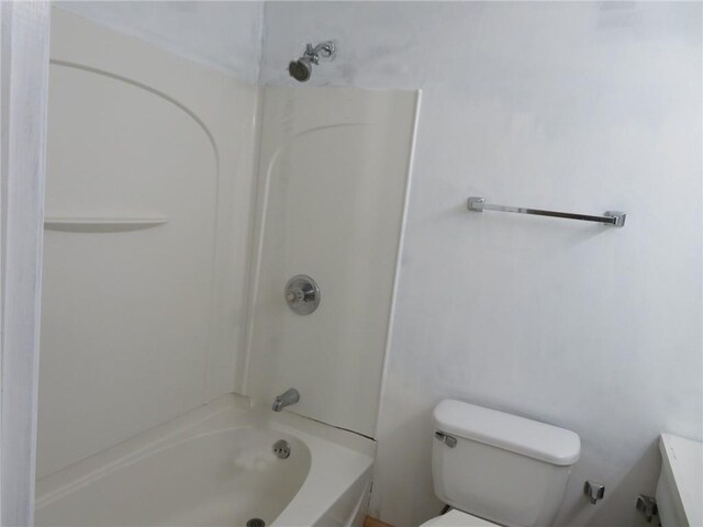 5586 Kingsport Dr, Atlanta, GA 30342 - bathroom featuring toilet and shower / washtub combination