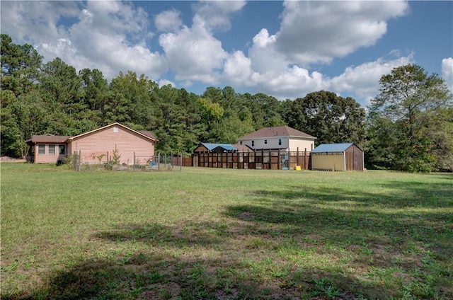 view of yard with a storage unit