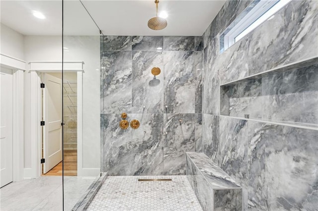 bathroom featuring tiled shower