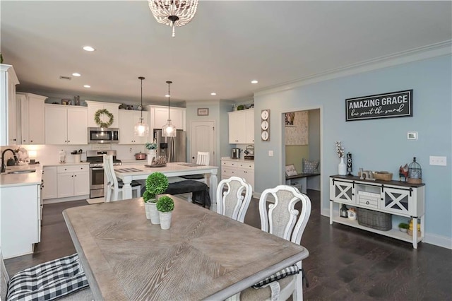 dining space featuring recessed lighting, baseboards, and ornamental molding