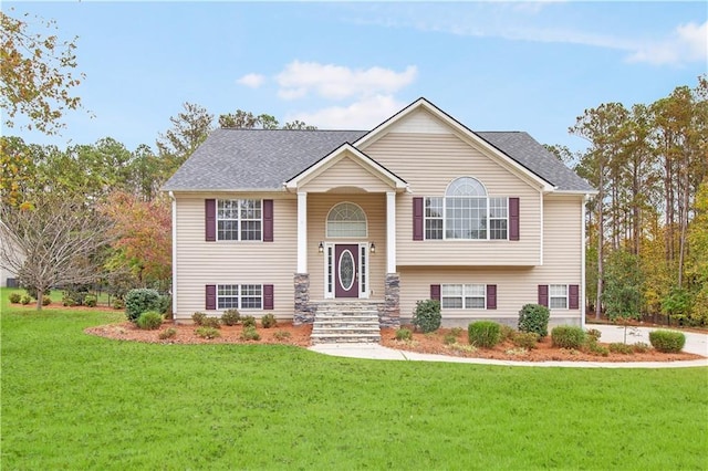 bi-level home featuring a front lawn