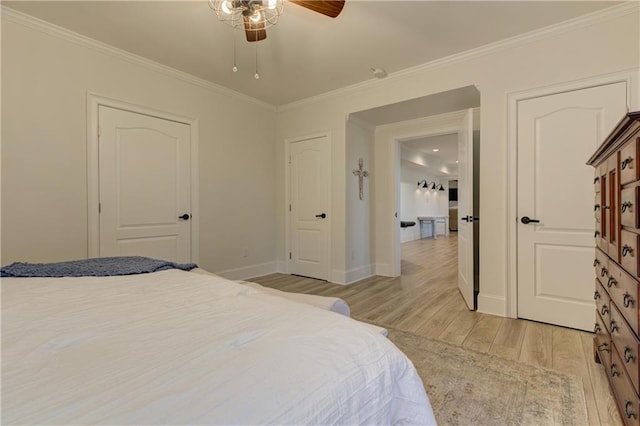 bedroom with ceiling fan, ornamental molding, light wood-type flooring, and baseboards