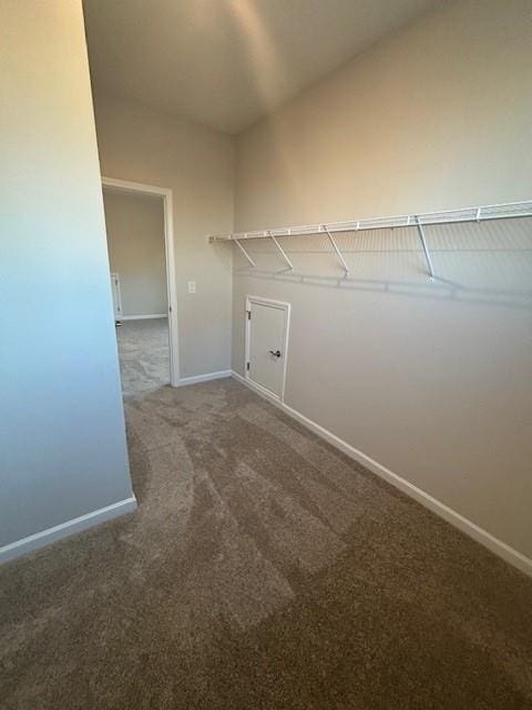washroom featuring carpet floors and baseboards