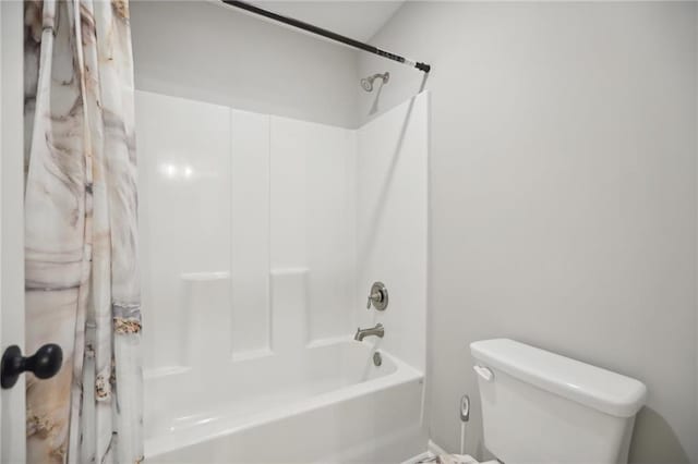 bathroom featuring toilet and shower / tub combo with curtain