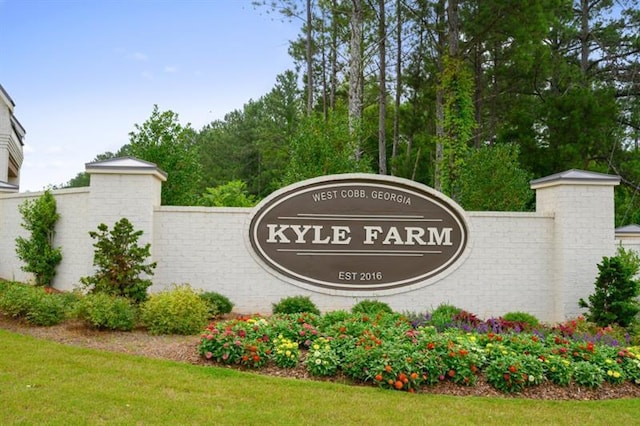 view of community / neighborhood sign