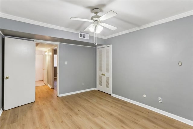 91 Rumson Rd NE Unit B25, Atlanta, GA 30305 - unfurnished bedroom featuring crown molding, light wood-type flooring, baseboards, ceiling fan, and a closet