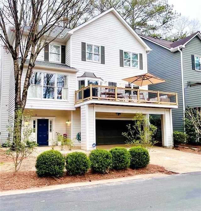 townhome / multi-family property featuring driveway