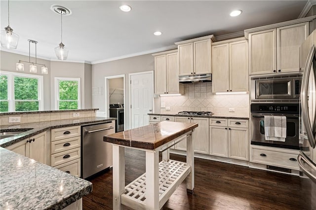 1758 Rosehedge Way NW, Kennesaw, GA 30152 - kitchen featuring stainless steel appliances, under cabinet range hood, crown molding, tasteful backsplash, and recessed lighting