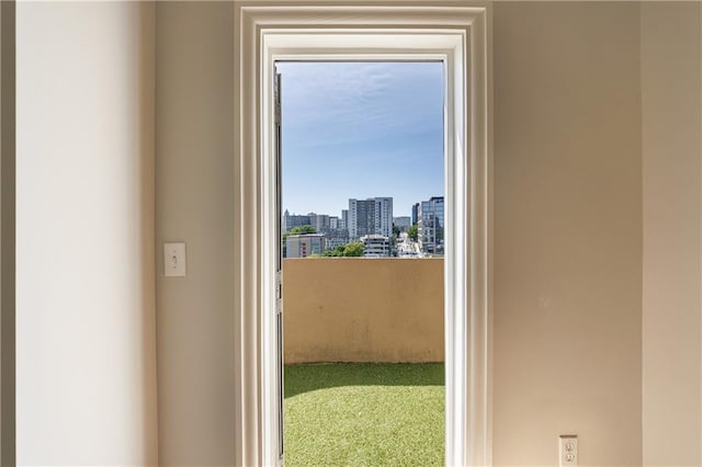 2161 Peachtree Rd NE Unit 907, Atlanta, GA 30309 - entryway featuring carpet floors and a city view