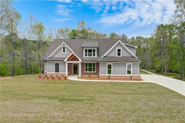 craftsman-style home featuring a front lawn