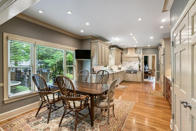 dining area with crown molding, recessed lighting, baseboards, and light wood-style flooring