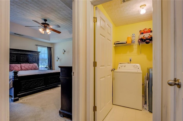 laundry area featuring laundry area, a textured ceiling, visible vents, ceiling fan, and independent washer and dryer